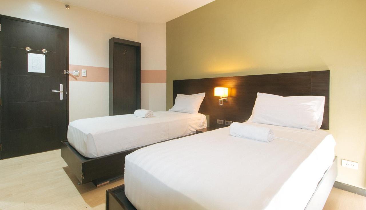 Lorenzzo Suites Hotel Makati City Exteriör bild