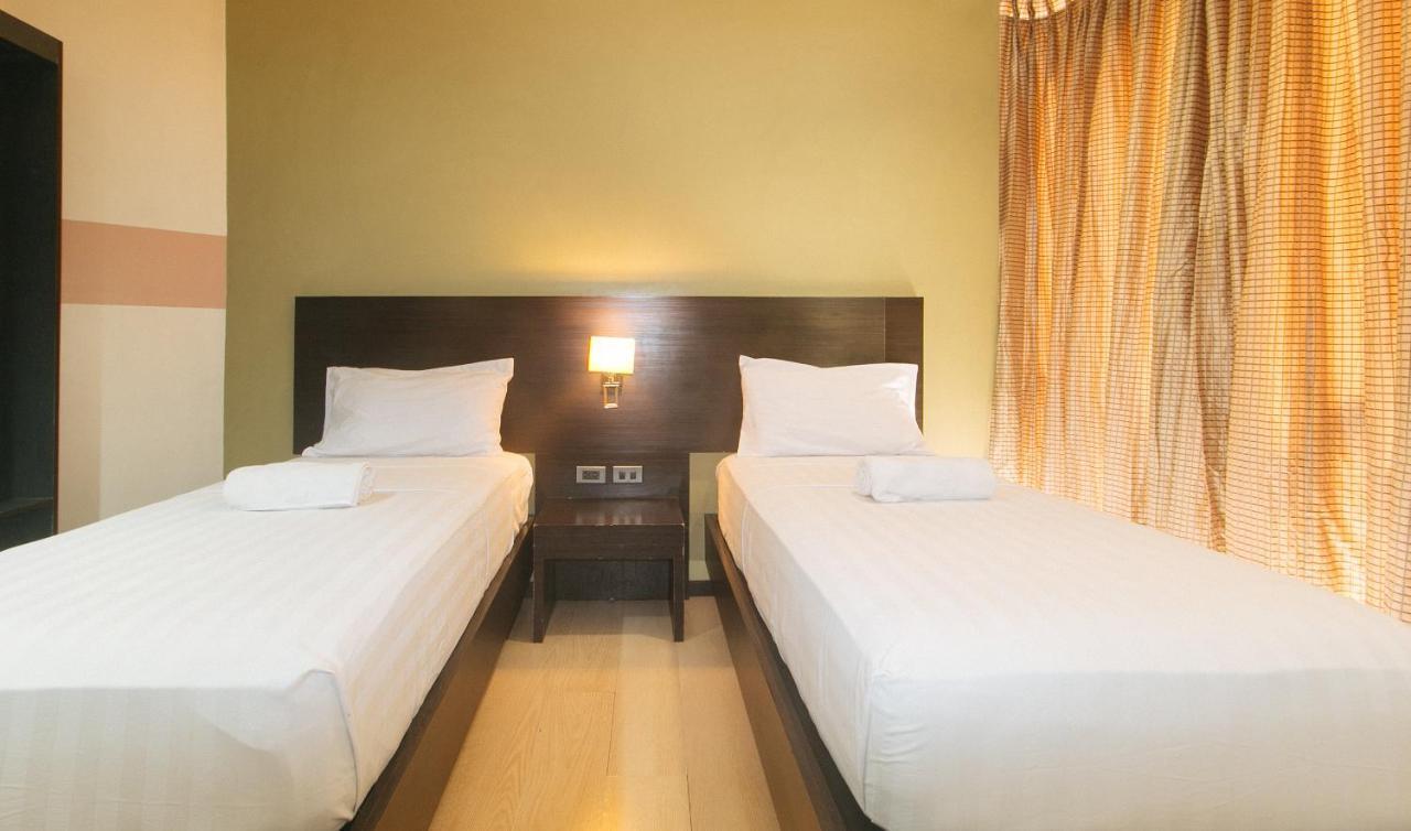 Lorenzzo Suites Hotel Makati City Exteriör bild