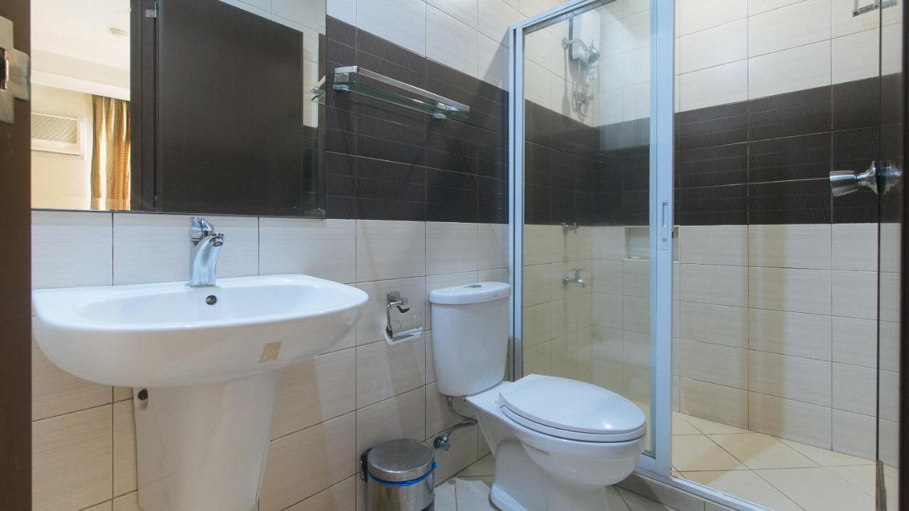 Lorenzzo Suites Hotel Makati City Exteriör bild