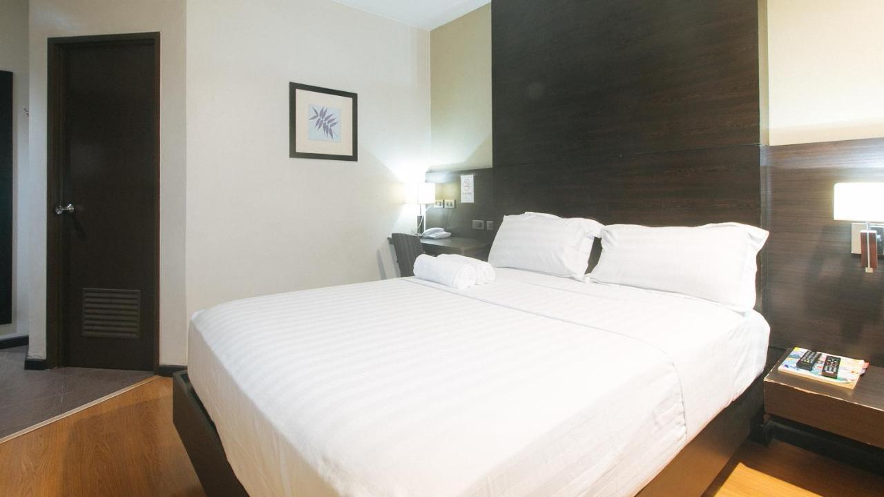 Lorenzzo Suites Hotel Makati City Exteriör bild